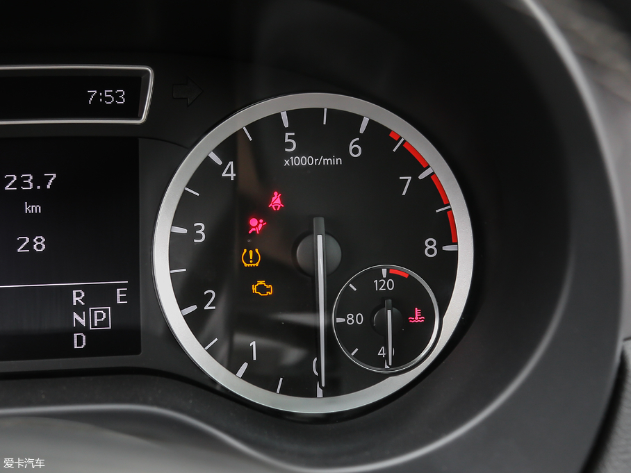 2018��Ӣ�����QX30 1.6T ����\�Ӱ�