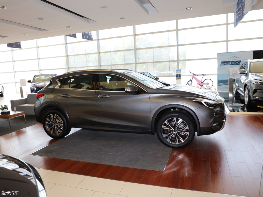 2018��Ӣ�����QX30 1.6T ���O�ް�