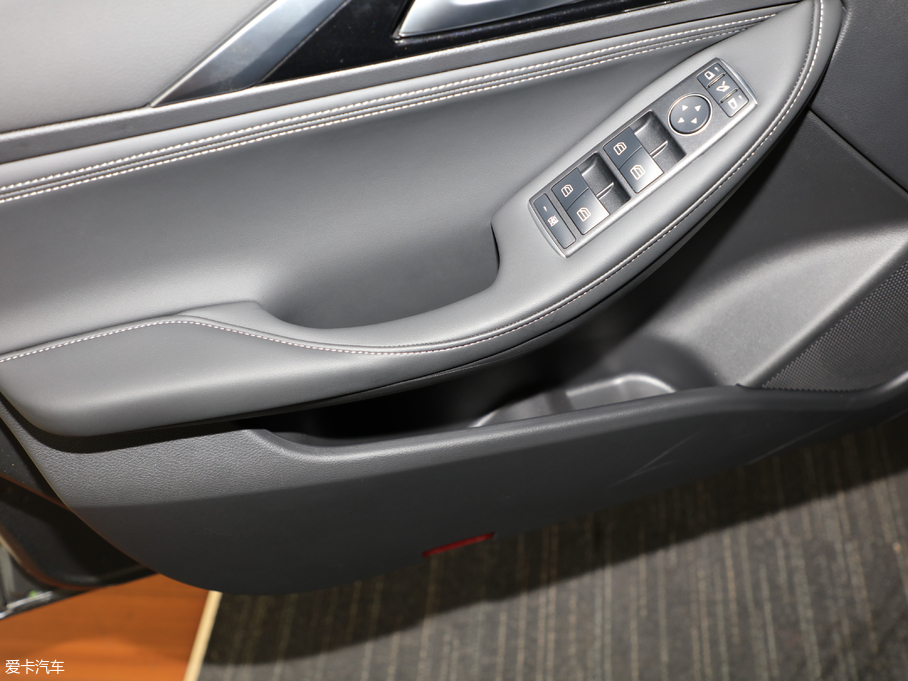 2018ӢQX30 1.6T (q)Oް