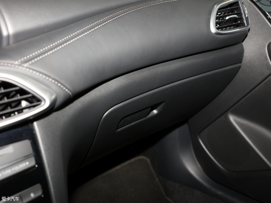 2018��Ӣ�����QX30 1.6T ���O�ް�