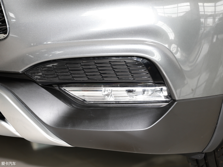 2018��Ӣ�����QX30 1.6T ����\�Ӱ�