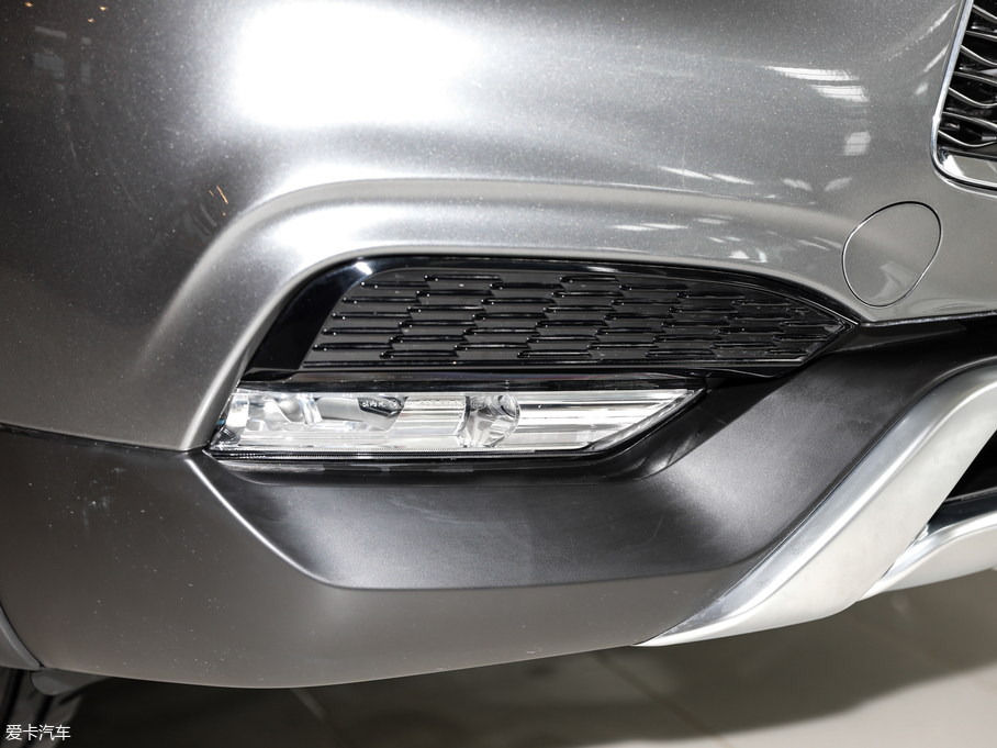 2018��Ӣ�����QX30 1.6T ����\�Ӱ�