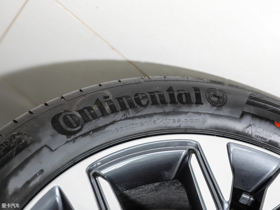 2018��Ӣ�����QX30 1.6T ����\�Ӱ�