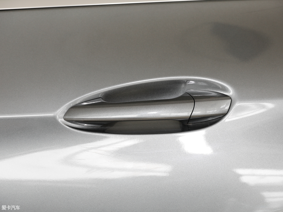 2018��Ӣ�����QX30 1.6T ����\�Ӱ�