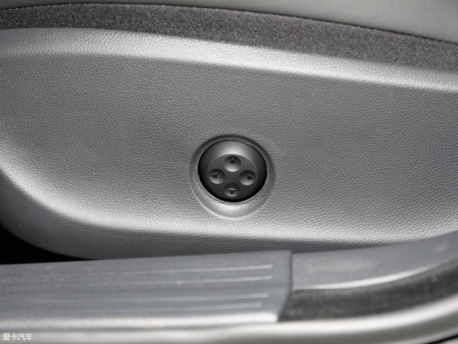 2018ӢQX30 1.6T (q)\Ӱ