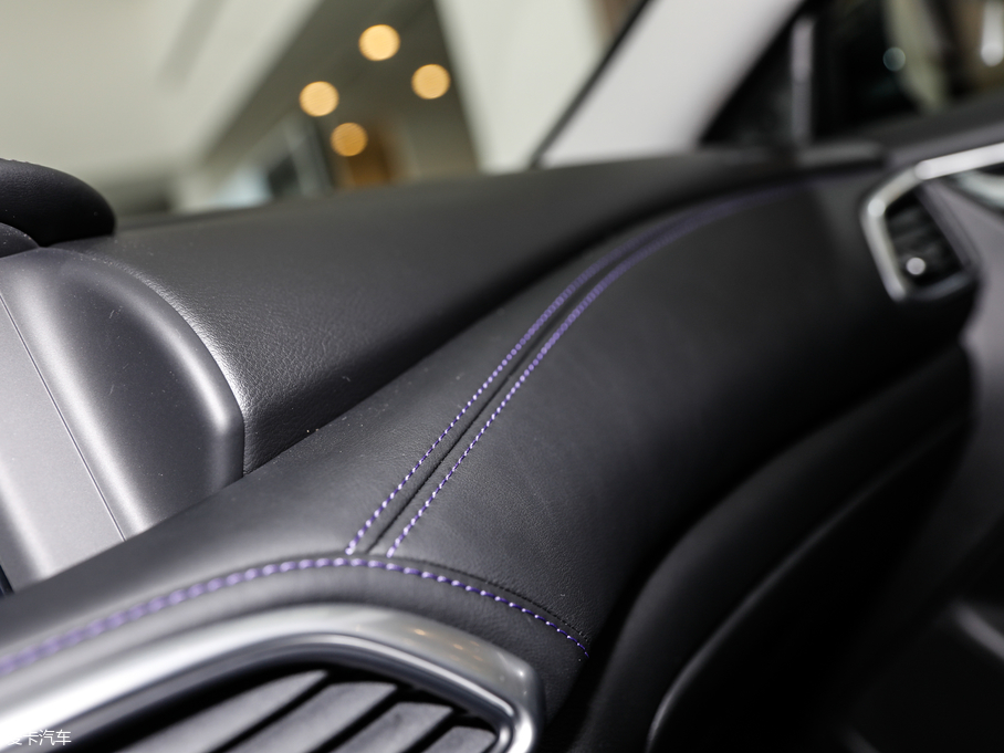 2018ӢQX30 1.6T (q)\Ӱ