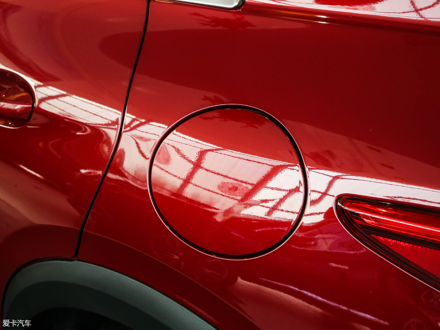 2018��Ӣ�����QX30 2.0T ����\�Ӱ�