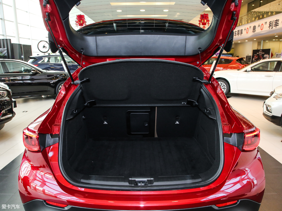 2018��Ӣ�����QX30 2.0T ����\�Ӱ�