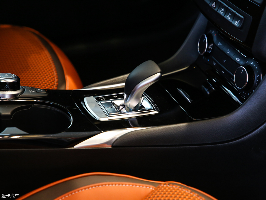 2018ӢQX30 2.0T (q)\(yn)(dng)