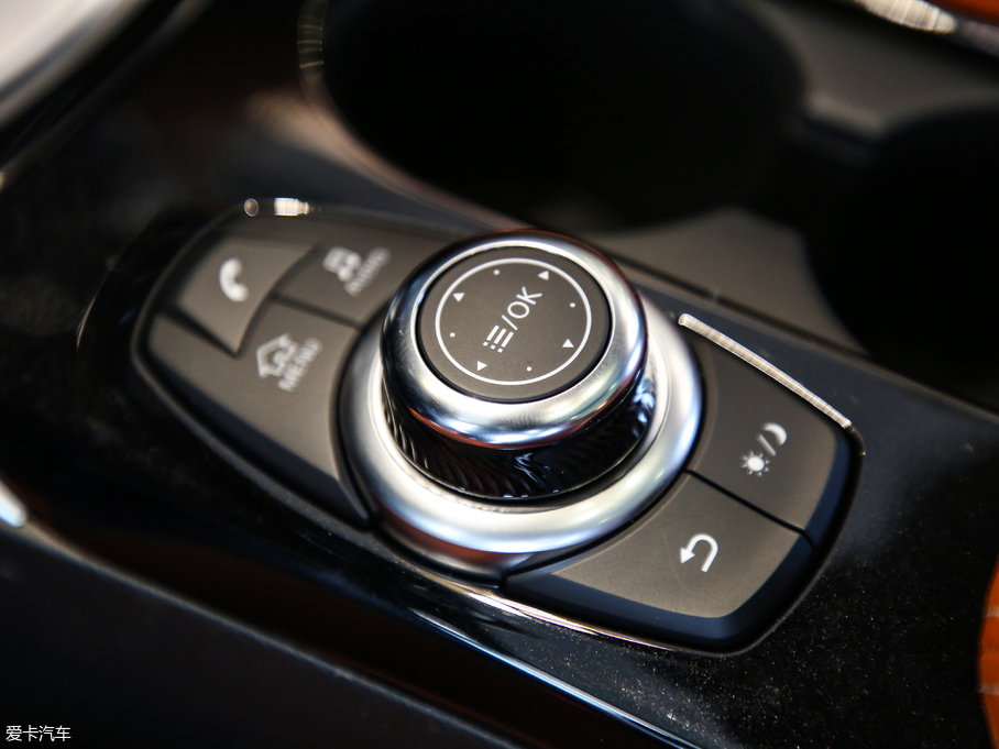 2018ӢQX30 2.0T (q)\(yn)(dng)