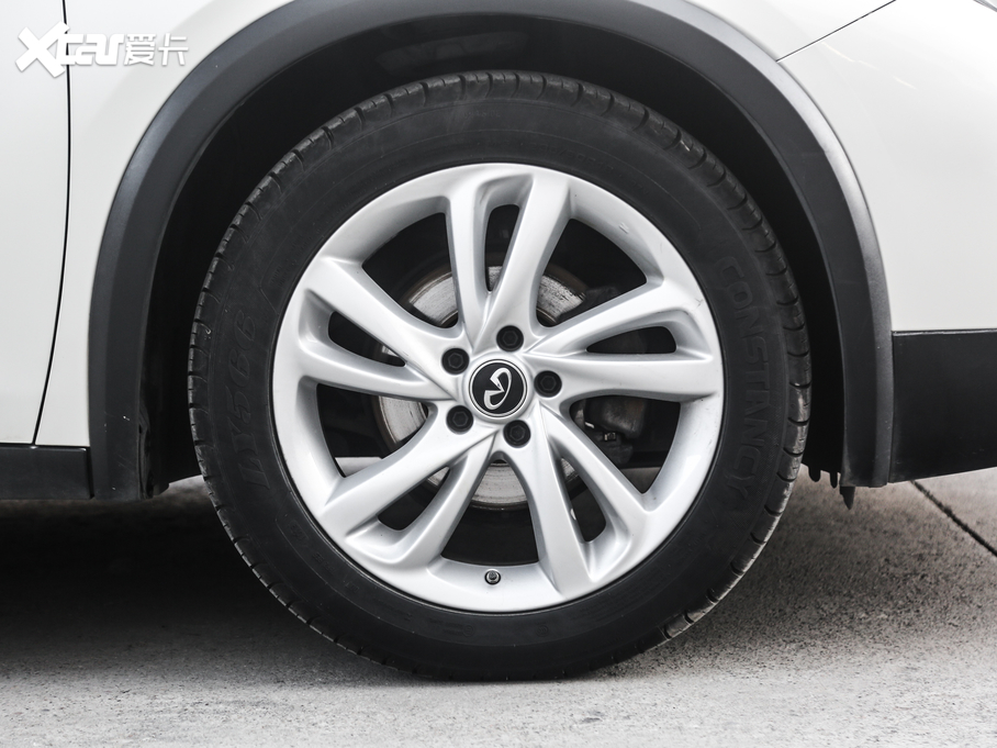 2018��Ӣ�����QX30 1.6T ���(q��)�r(sh��)�а�