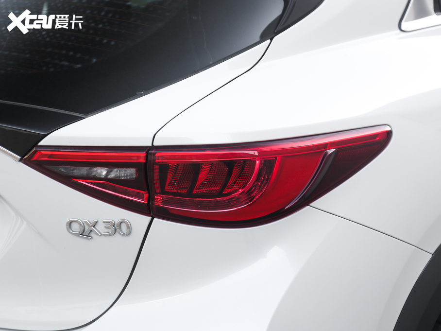 2018��Ӣ�����QX30 1.6T ���r�а�