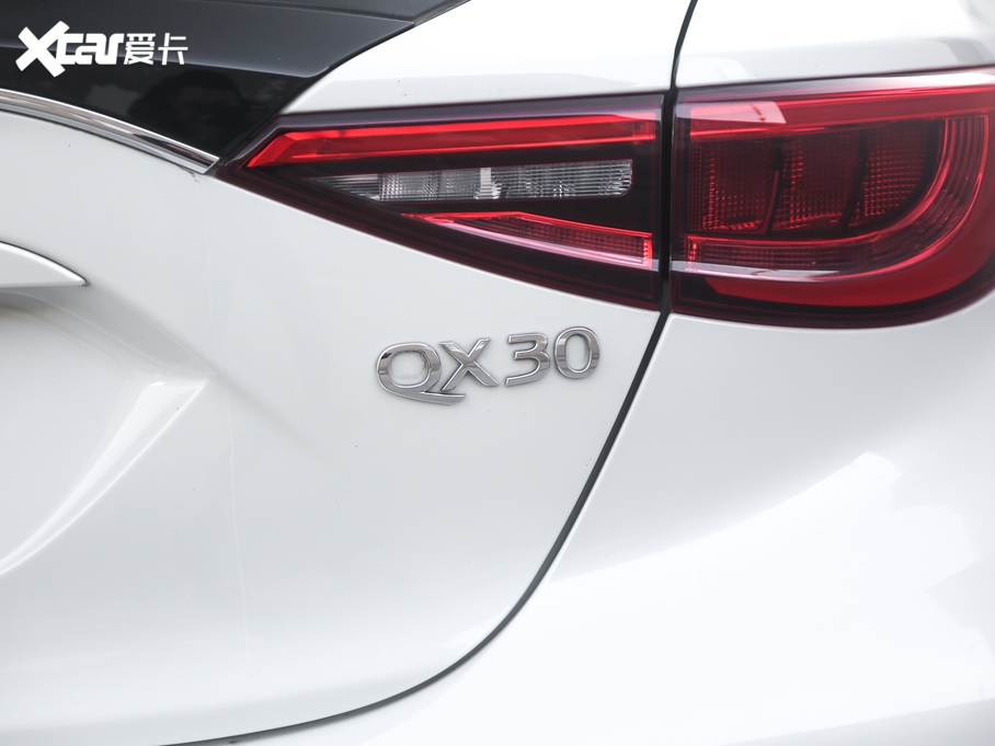 2018��Ӣ�����QX30 1.6T ���(q��)�r�а�