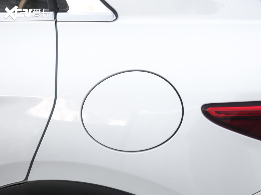 2018��Ӣ�����QX30 1.6T ���(q��)�r(sh��)�а�