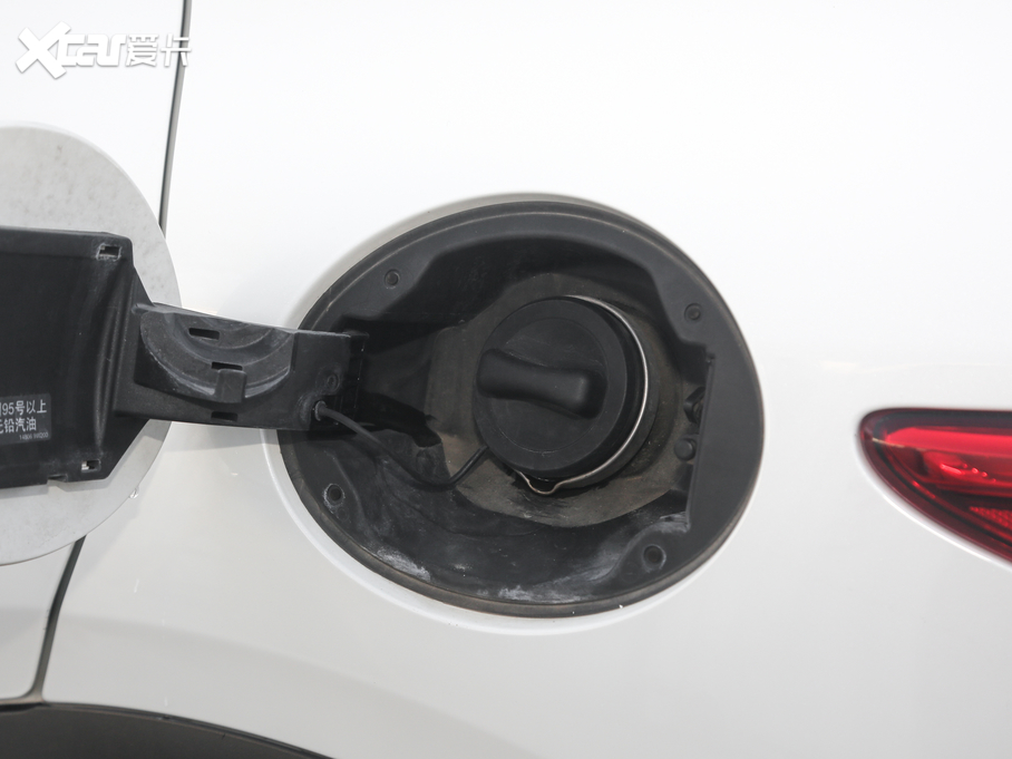 2018��Ӣ�����QX30 1.6T ���r�а�