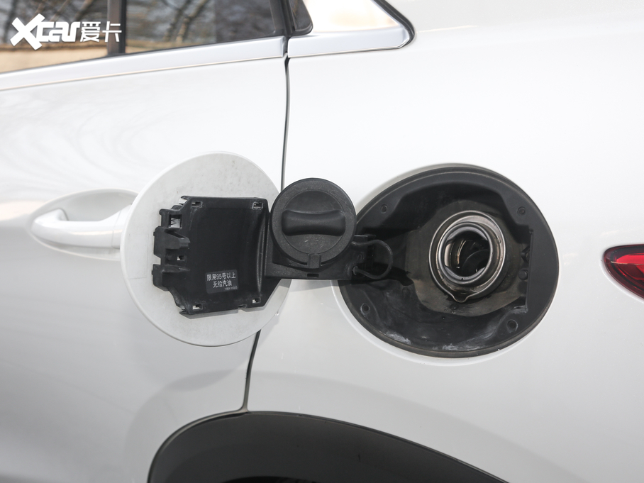 2018��Ӣ�����QX30 1.6T ���(q��)�r�а�