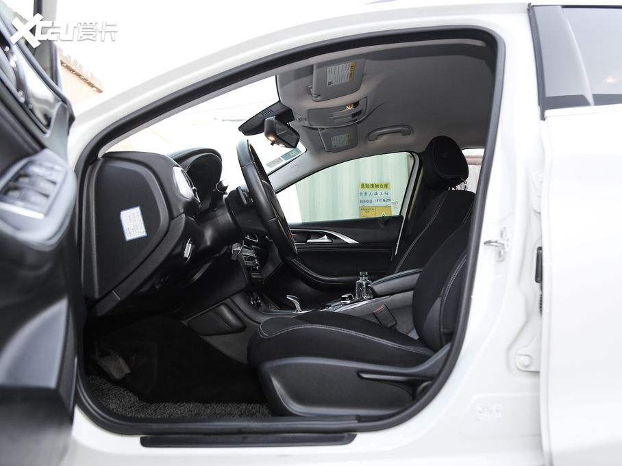 2018��Ӣ�����QX30 1.6T ���(q��)�r�а�