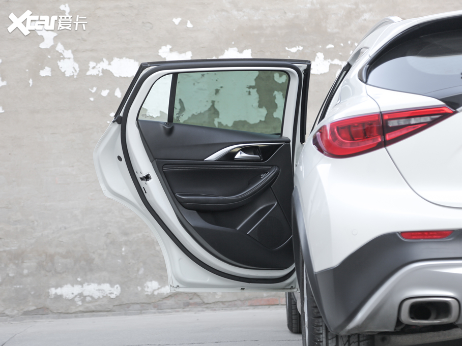 2018��Ӣ�����QX30 1.6T ���r�а�