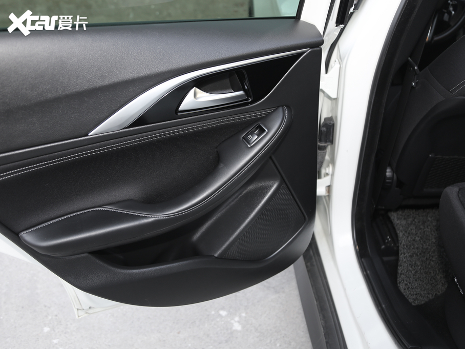 2018��Ӣ�����QX30 1.6T ���(q��)�r�а�