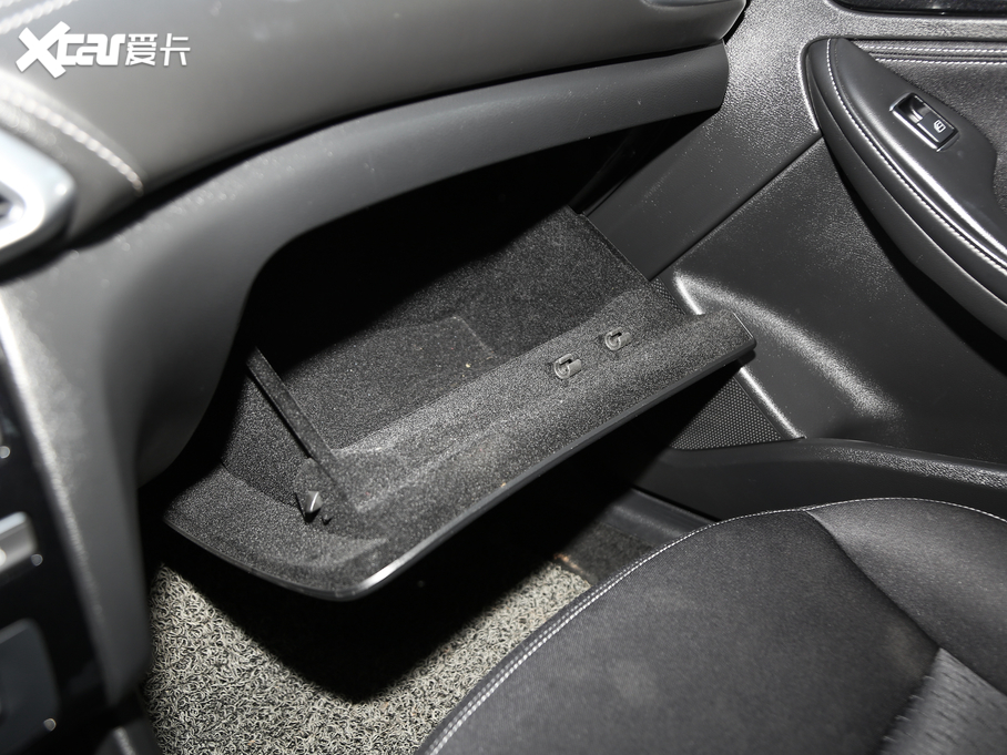 2018��Ӣ�����QX30 1.6T ���(q��)�r(sh��)�а�