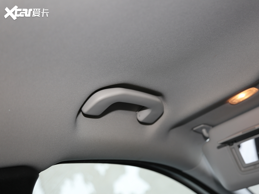 2018��Ӣ�����QX30 1.6T ���(q��)�r(sh��)�а�