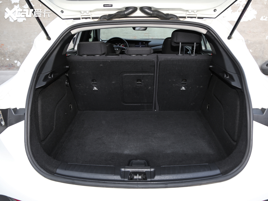 2018��Ӣ�����QX30 1.6T ���(q��)�r(sh��)�а�