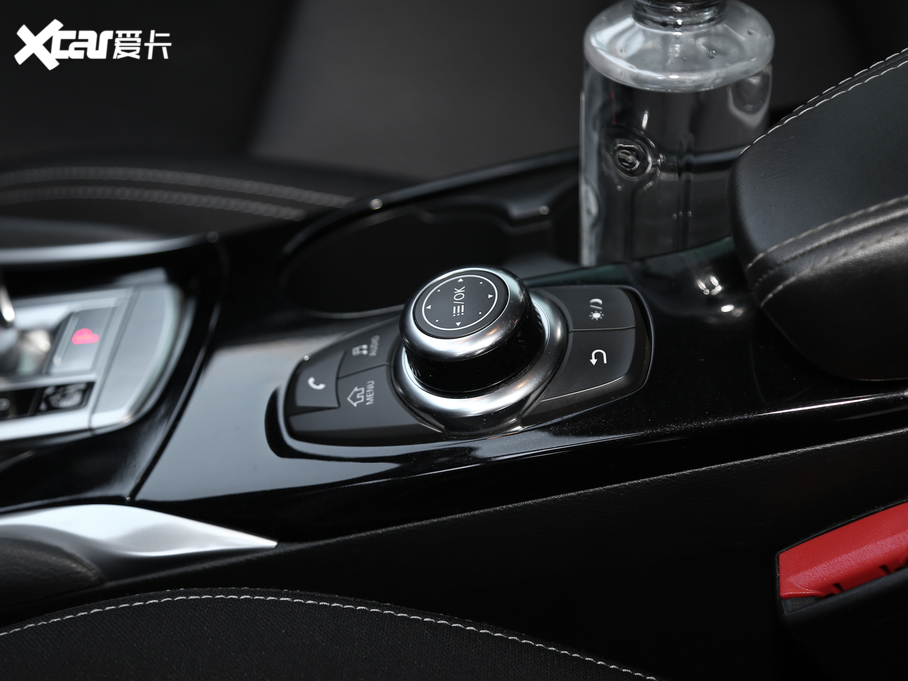 2018��Ӣ�����QX30 1.6T ���r�а�