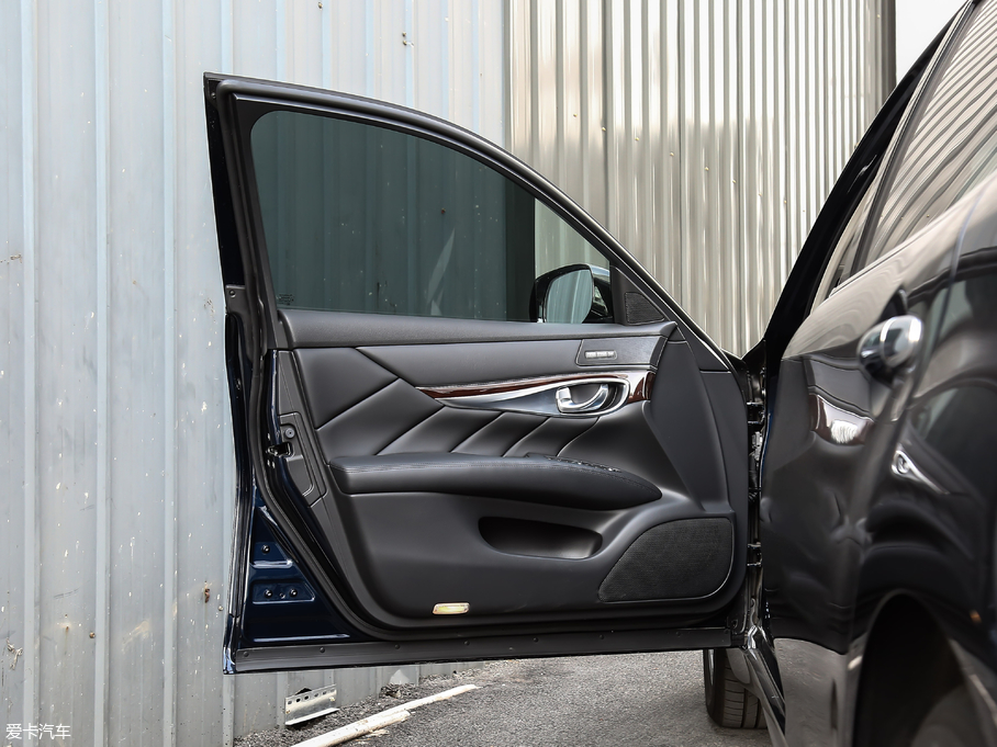 2019ӢQ70L 2.0T  PLUS