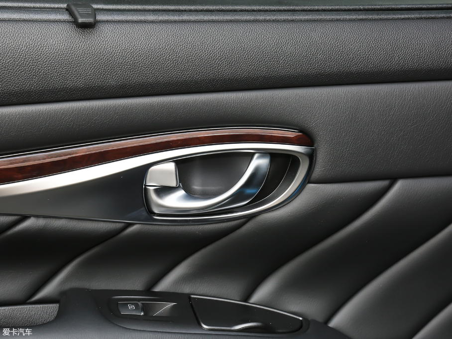 2019ӢQ70L 2.0T  PLUS