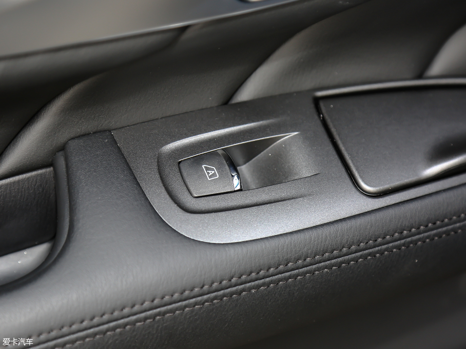 2019ӢQ70L 2.0T  PLUS