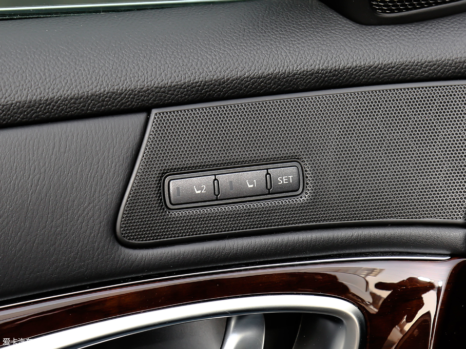 2019ӢQ70L 2.0T  PLUS