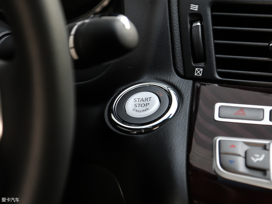 2019ӢQ70L 2.0T  PLUS