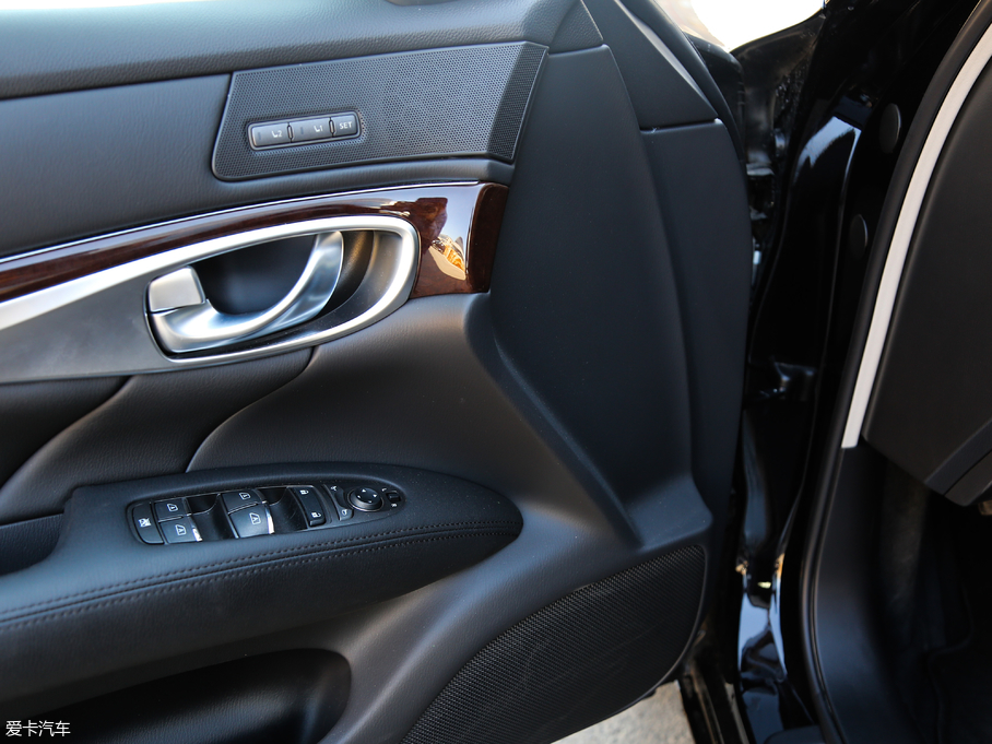2019ӢQ70L 2.0T  PLUS