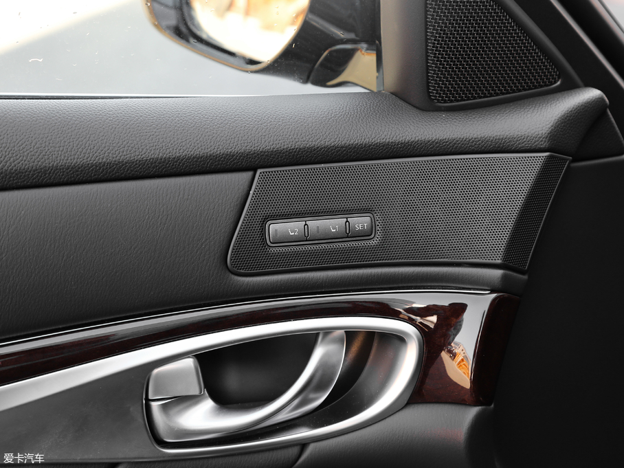 2019ӢQ70L 2.0T  PLUS