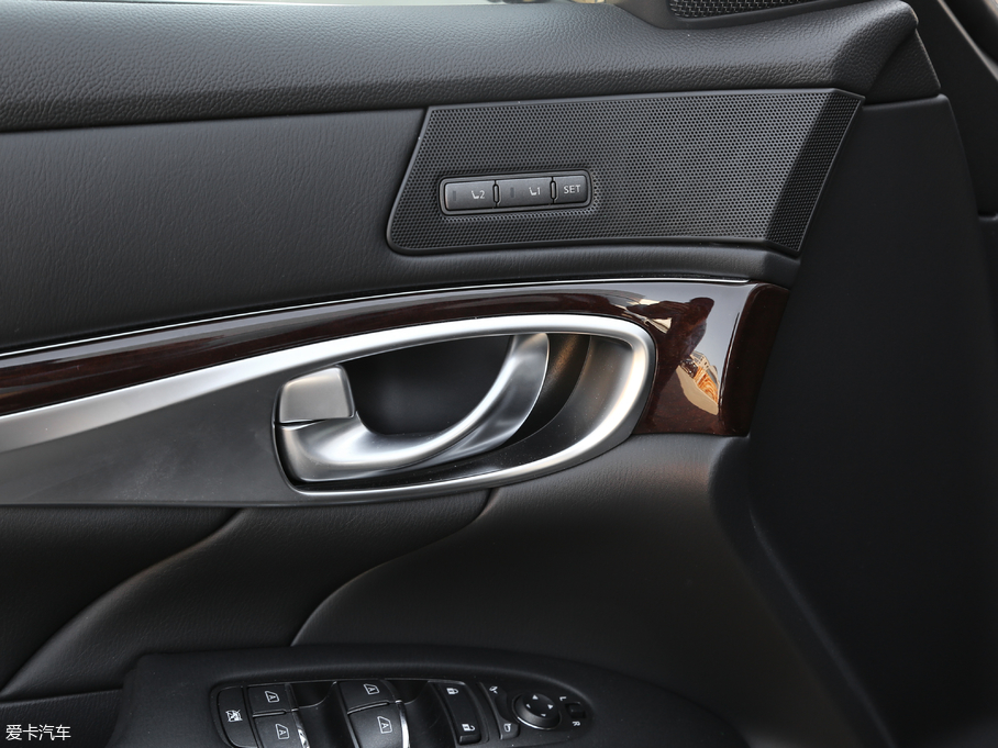 2019ӢQ70L 2.0T  PLUS