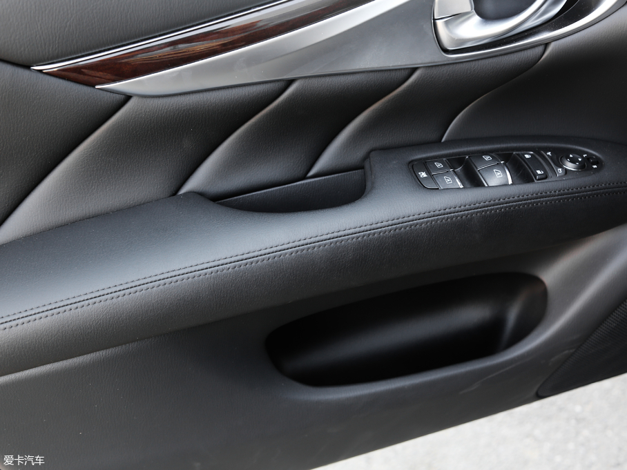 2019ӢQ70L 2.0T  PLUS