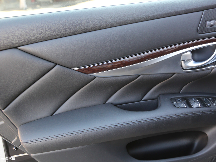 2019ӢQ70L 2.0T  PLUS