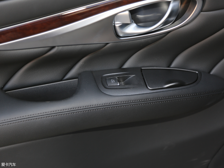 2019ӢQ70L 2.0T  PLUS