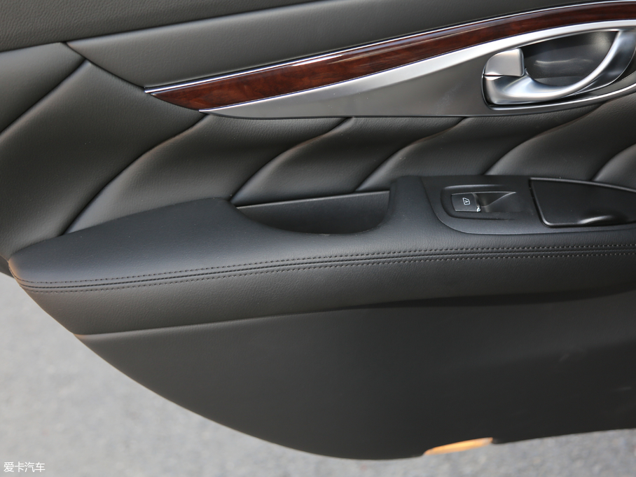 2019ӢQ70L 2.0T  PLUS