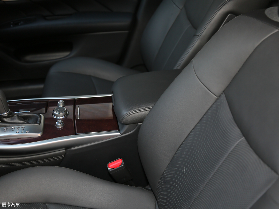 2019ӢQ70L 2.0T  PLUS