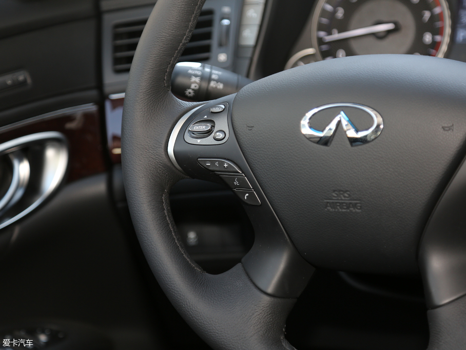 2019ӢQ70L 2.0T  PLUS