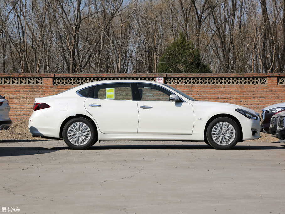 2019ӢQ70L 2.0T Ӣ PLUS