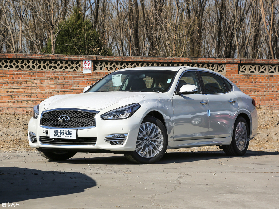 2019ӢQ70L 2.0T Ӣ PLUS