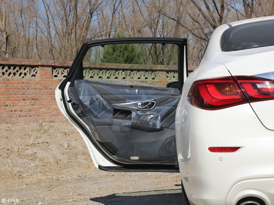 2019ӢQ70L 2.0T Ӣ PLUS