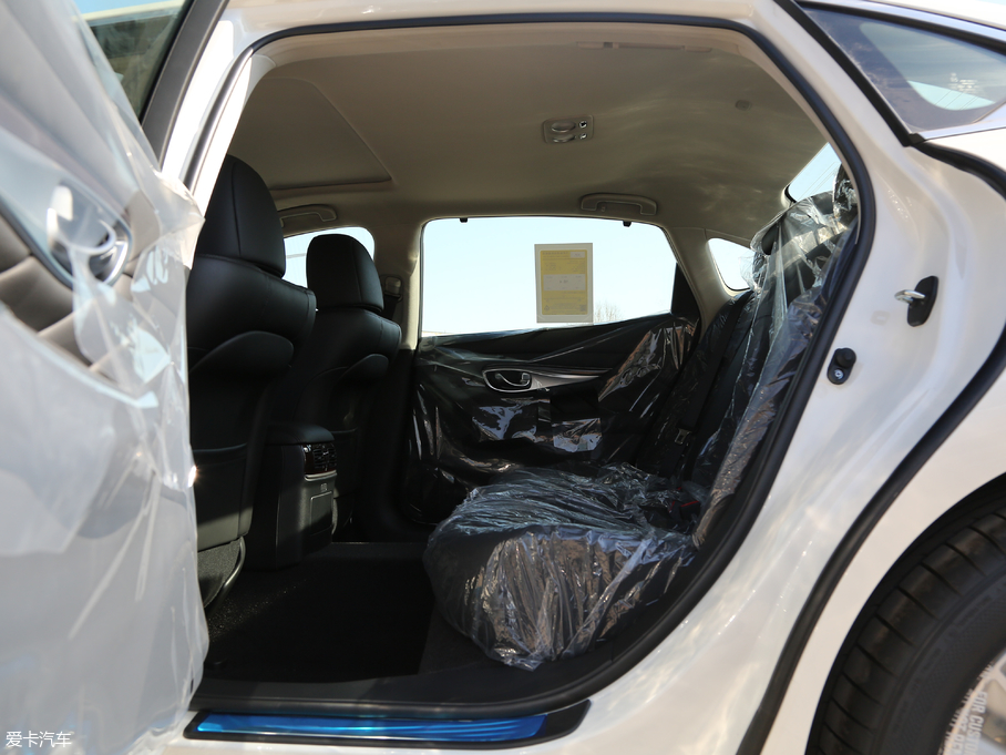 2019ӢQ70L 2.0T Ӣ PLUS