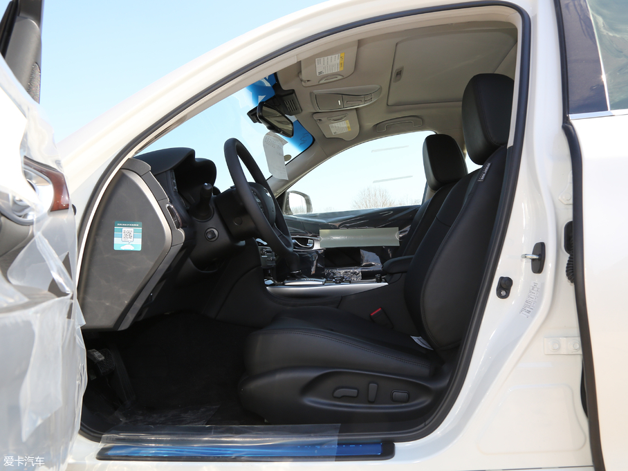 2019ӢQ70L 2.0T Ӣ PLUS