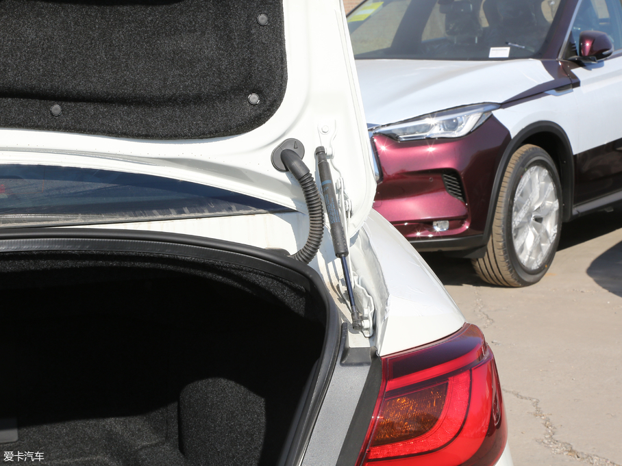 2019ӢQ70L 2.0T Ӣ PLUS