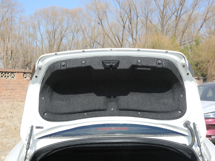 2019ӢQ70L 2.0T Ӣ PLUS