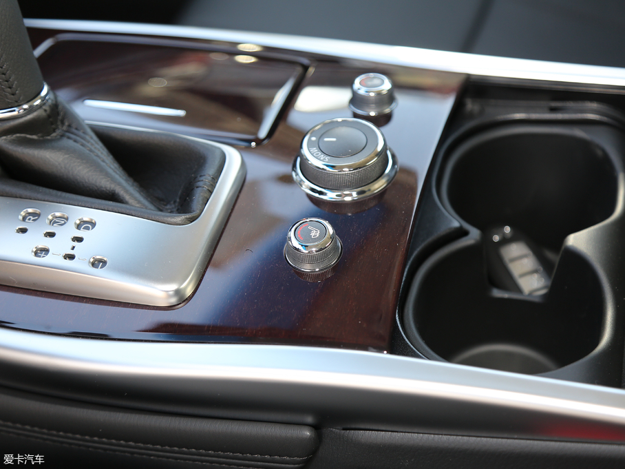 2019ӢQ70L 2.0T Ӣ PLUS