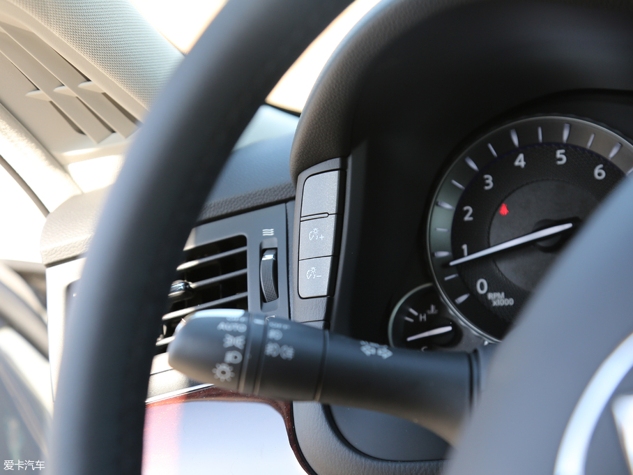 2019ӢQ70L 2.0T Ӣ PLUS